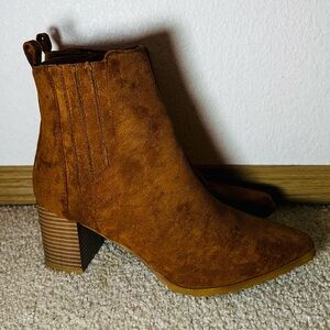 Like New Maurice’s Sz 10 boots